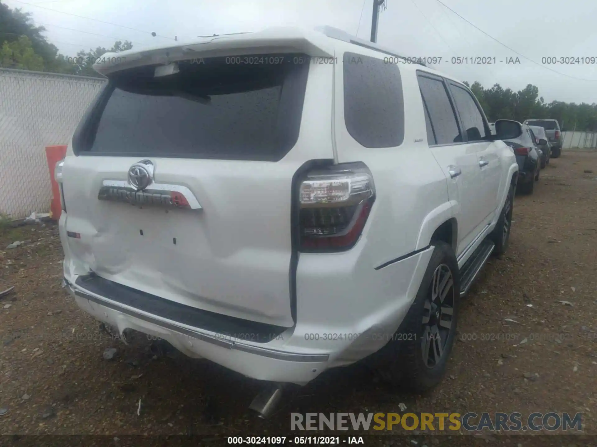 4 Photograph of a damaged car JTEZU5JRXL5215202 TOYOTA 4RUNNER 2020