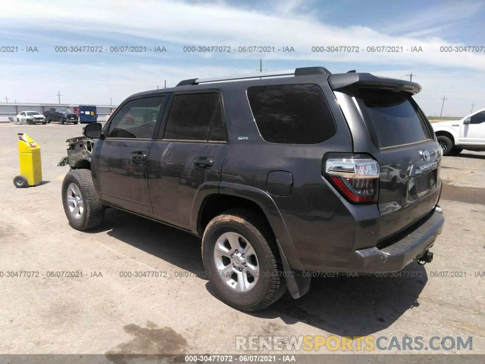 3 Photograph of a damaged car JTEZU5JRXL5216527 TOYOTA 4RUNNER 2020