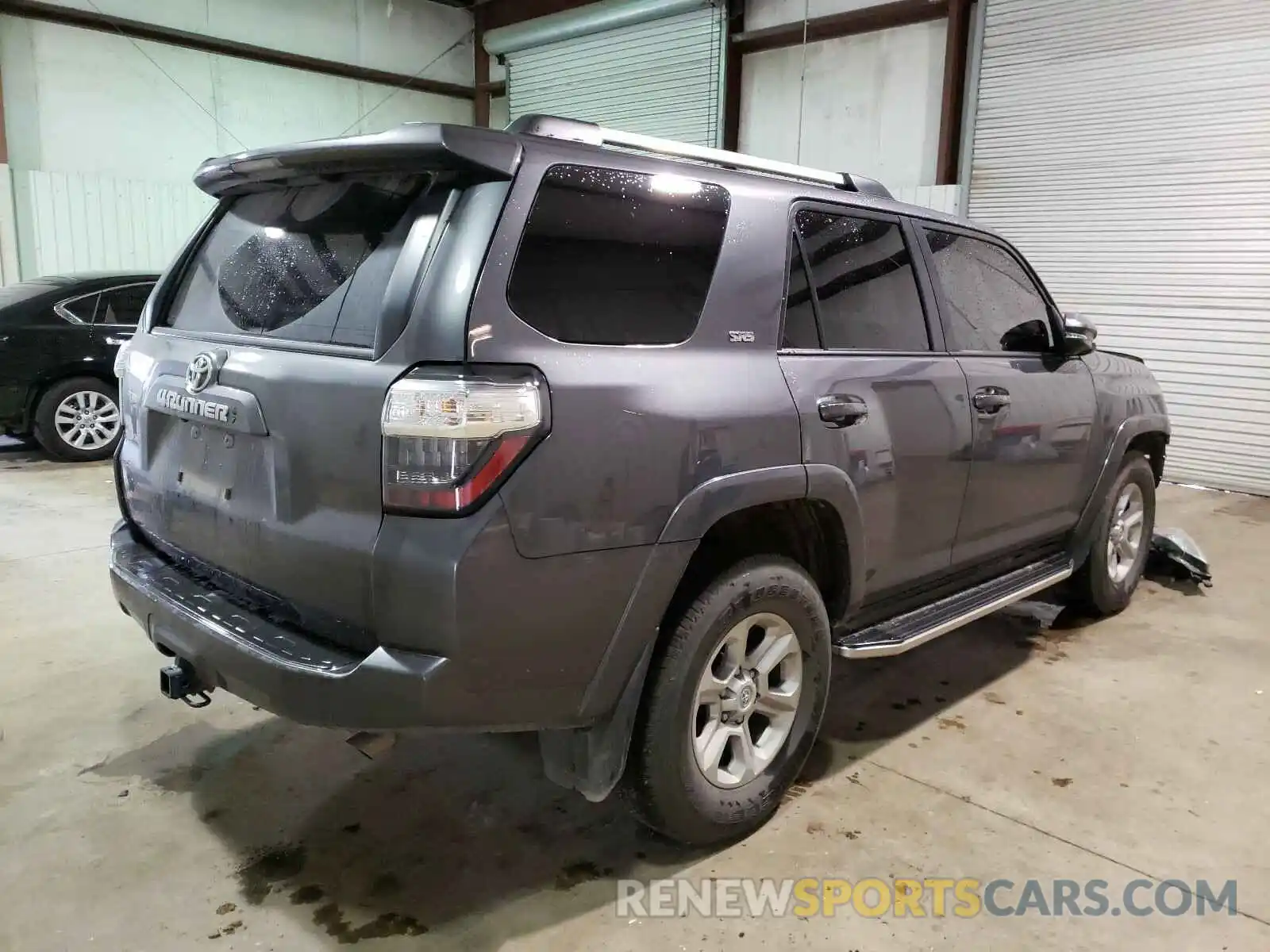 4 Photograph of a damaged car JTEZU5JRXL5216883 TOYOTA 4RUNNER 2020