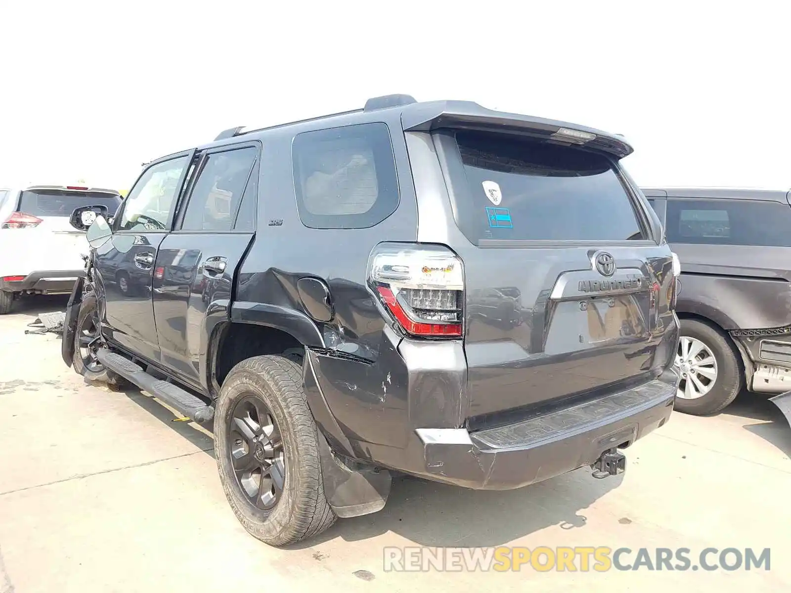 3 Photograph of a damaged car JTEZU5JRXL5218083 TOYOTA 4RUNNER 2020