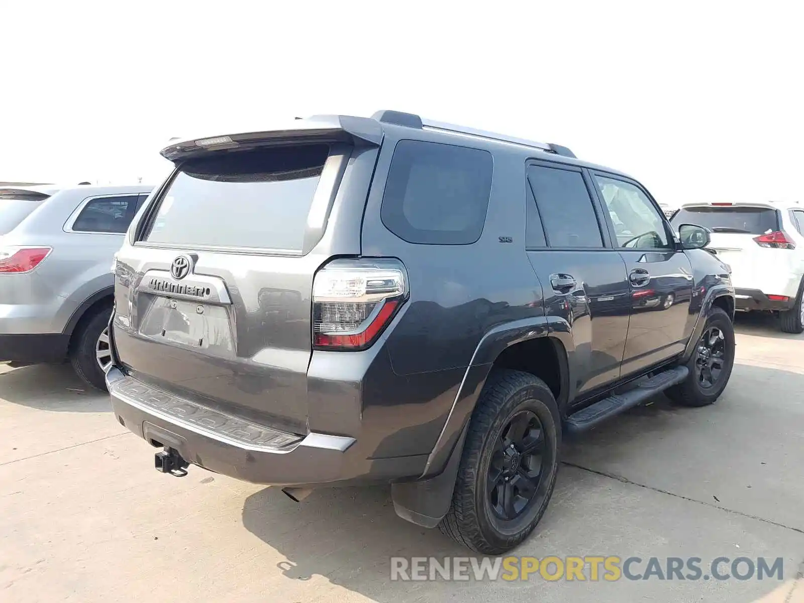 4 Photograph of a damaged car JTEZU5JRXL5218083 TOYOTA 4RUNNER 2020