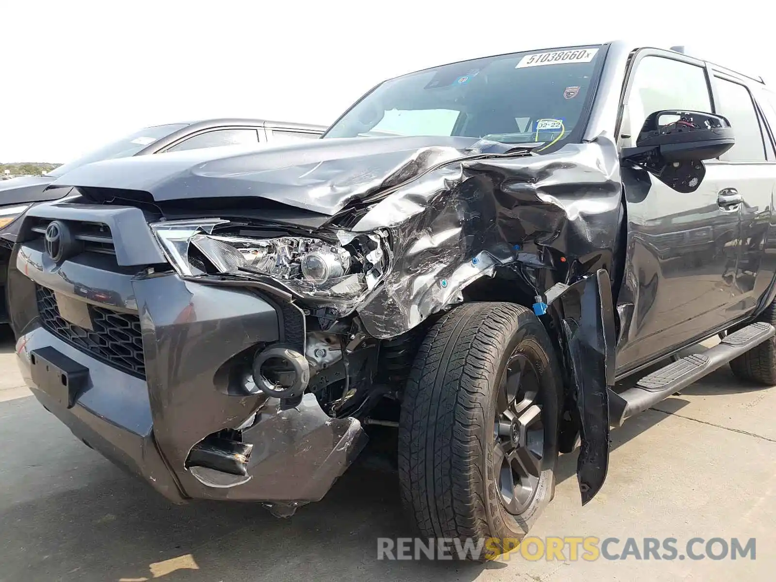 9 Photograph of a damaged car JTEZU5JRXL5218083 TOYOTA 4RUNNER 2020