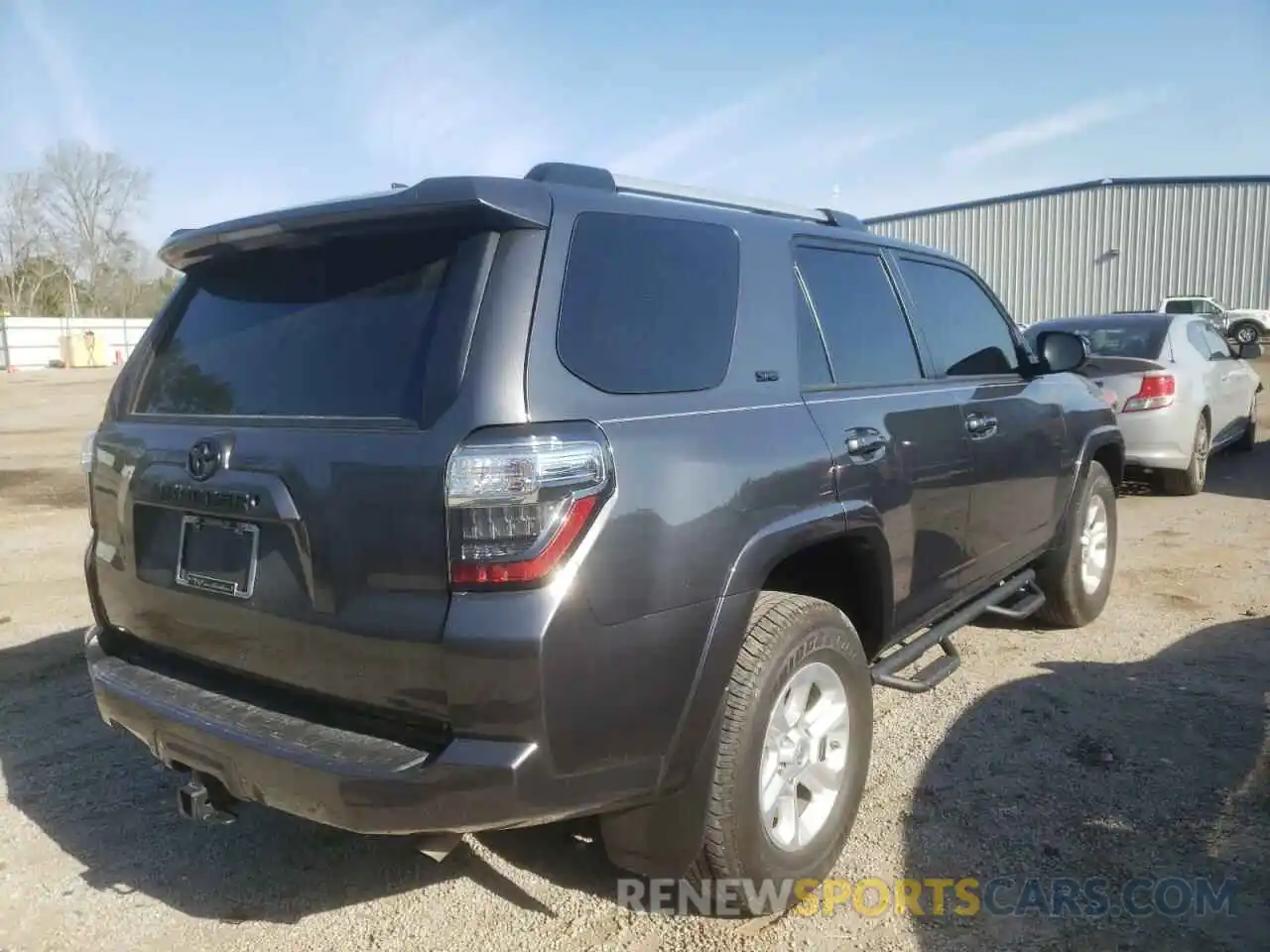 4 Photograph of a damaged car JTEZU5JRXL5225485 TOYOTA 4RUNNER 2020