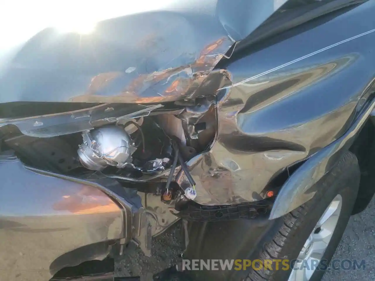 9 Photograph of a damaged car JTEZU5JRXL5225485 TOYOTA 4RUNNER 2020