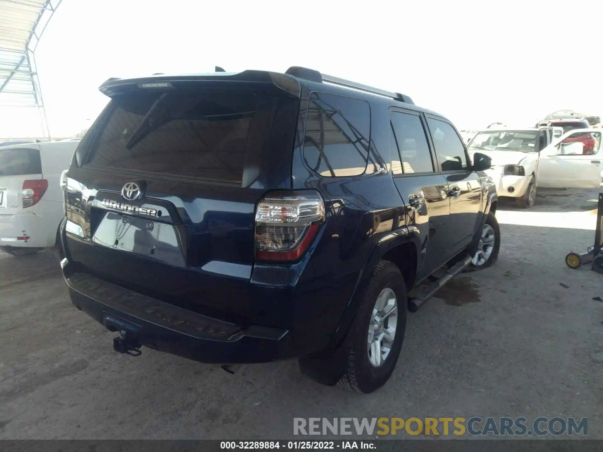 4 Photograph of a damaged car JTEZU5JRXL5227432 TOYOTA 4RUNNER 2020