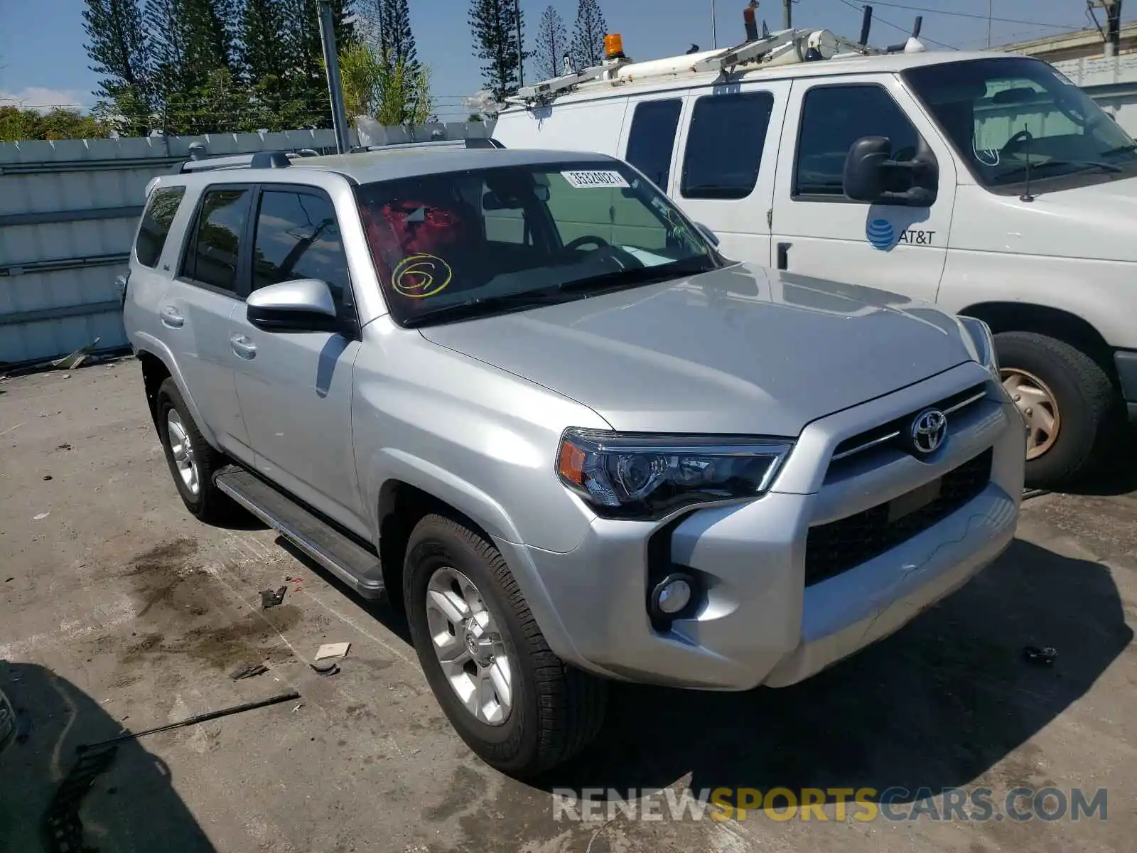 1 Photograph of a damaged car JTEZU5JRXL5227916 TOYOTA 4RUNNER 2020