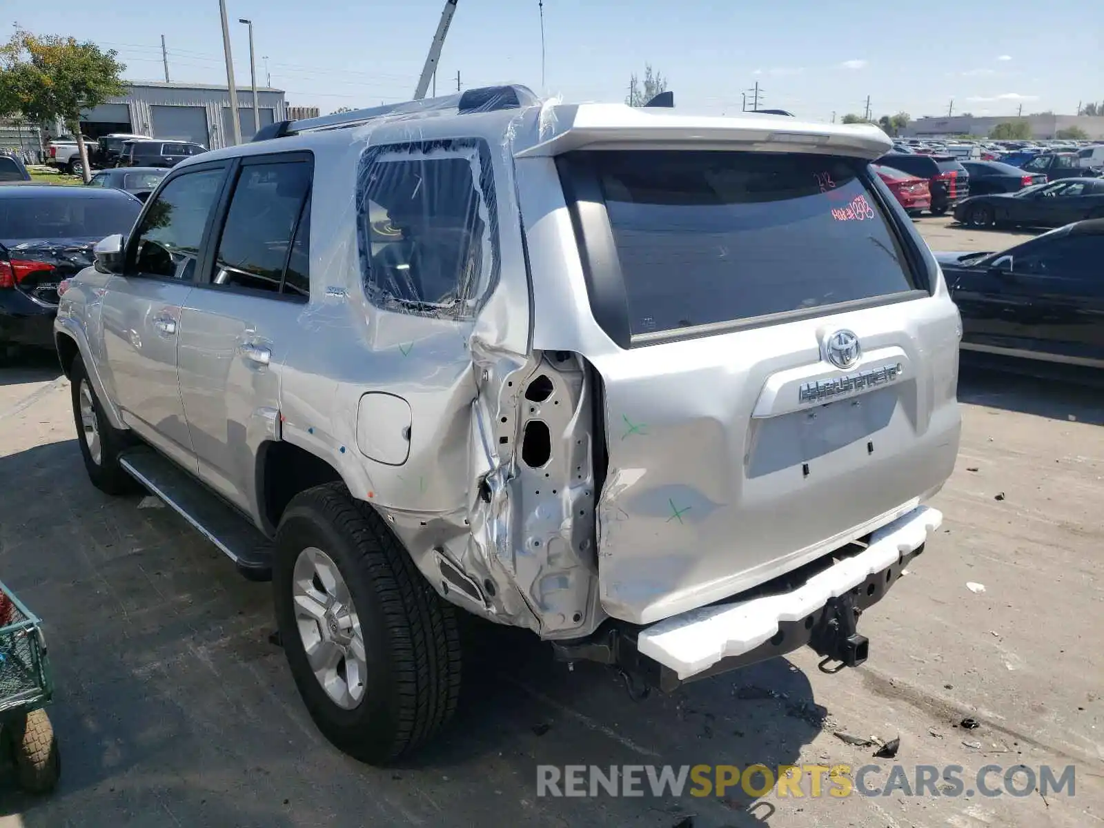 3 Photograph of a damaged car JTEZU5JRXL5227916 TOYOTA 4RUNNER 2020