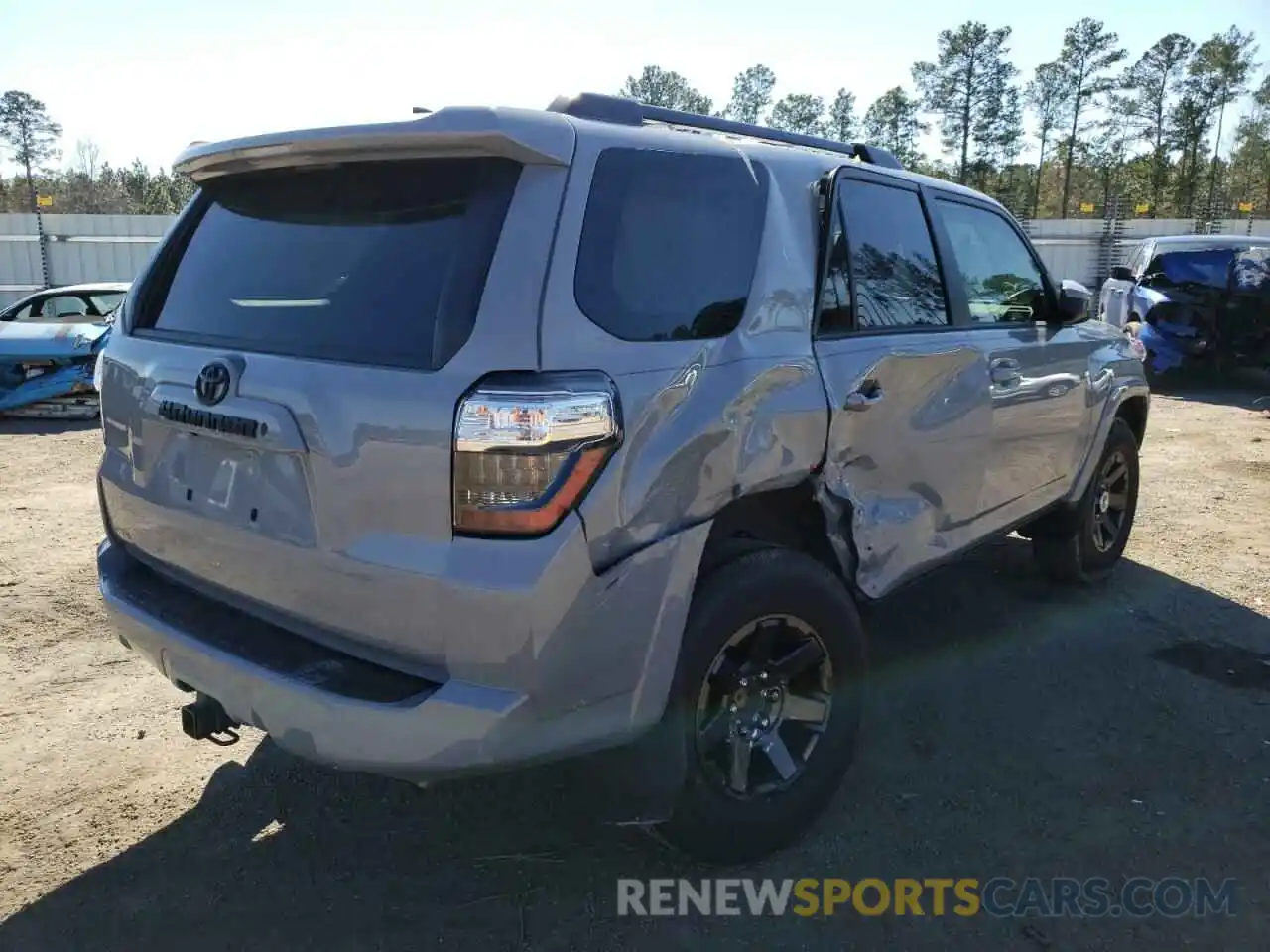 4 Photograph of a damaged car JTEBU5JR5M5868877 TOYOTA 4RUNNER 2021