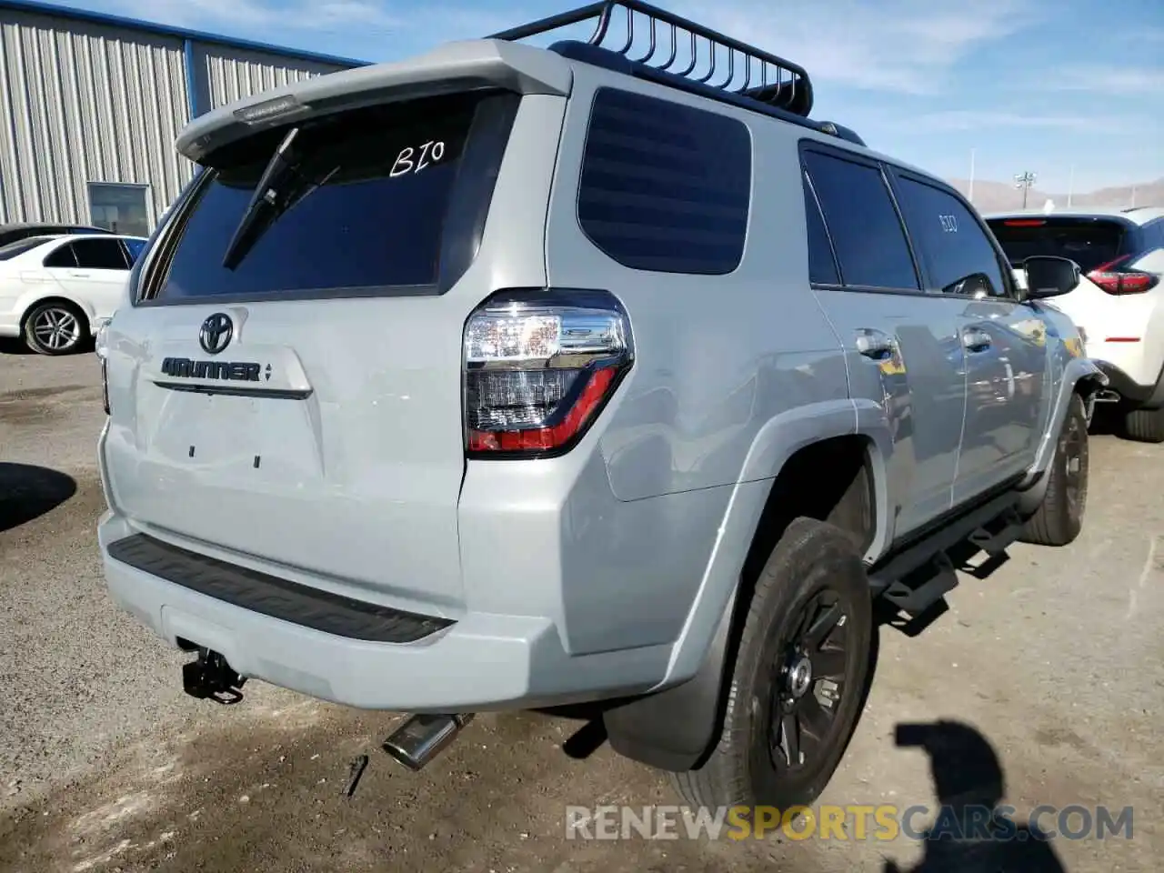 4 Photograph of a damaged car JTEBU5JR5M5902042 TOYOTA 4RUNNER 2021