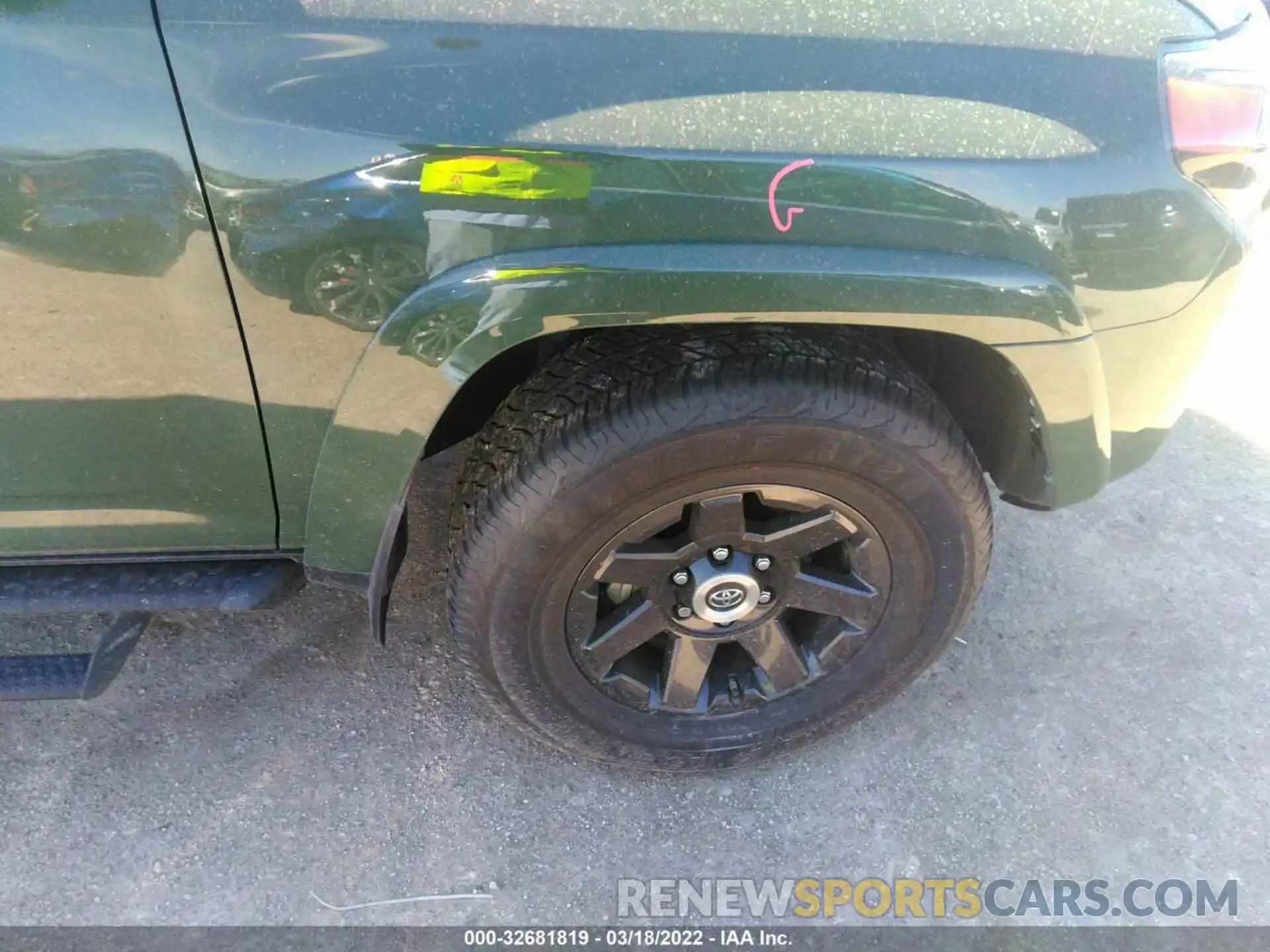 14 Photograph of a damaged car JTEBU5JR5M5927314 TOYOTA 4RUNNER 2021