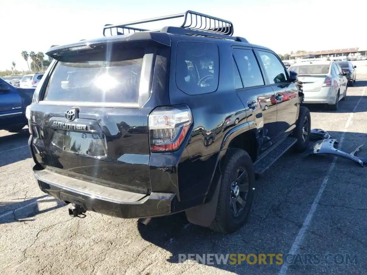 4 Photograph of a damaged car JTEBU5JR5M5966727 TOYOTA 4RUNNER 2021