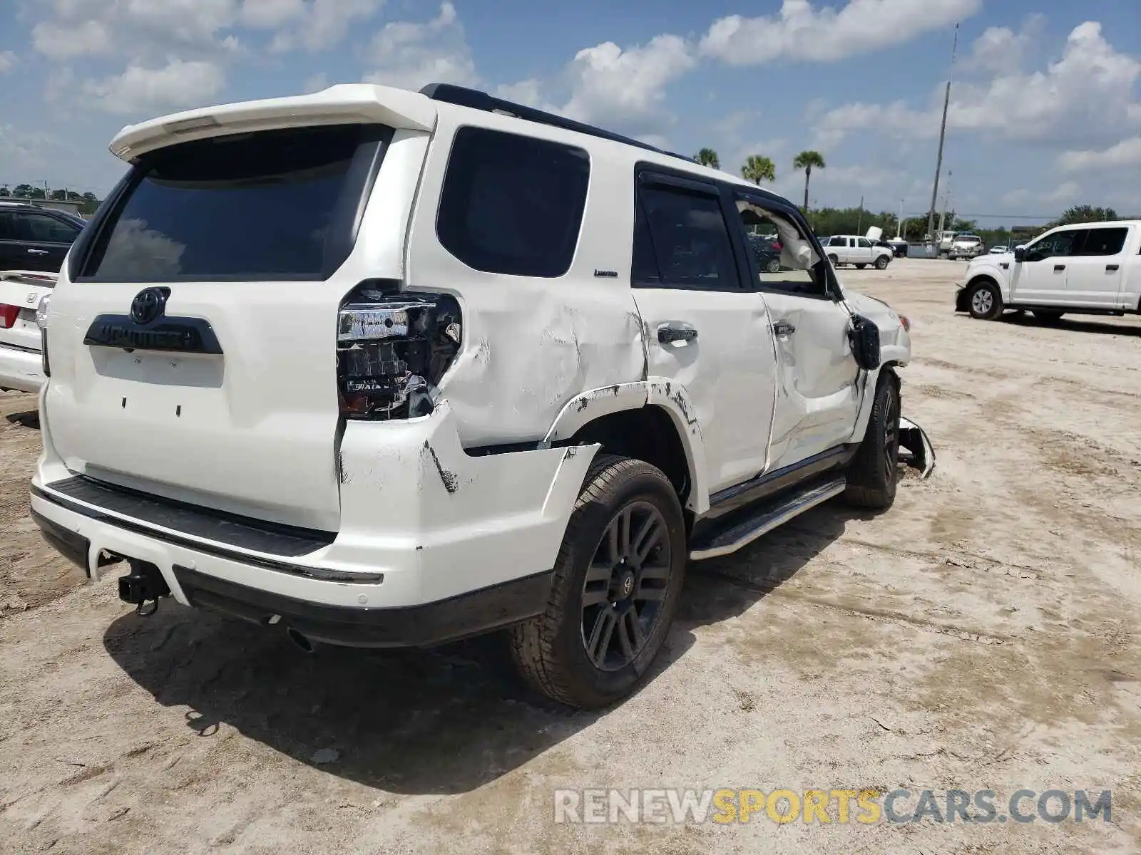 4 Photograph of a damaged car JTECU5JR9M5247954 TOYOTA 4RUNNER 2021