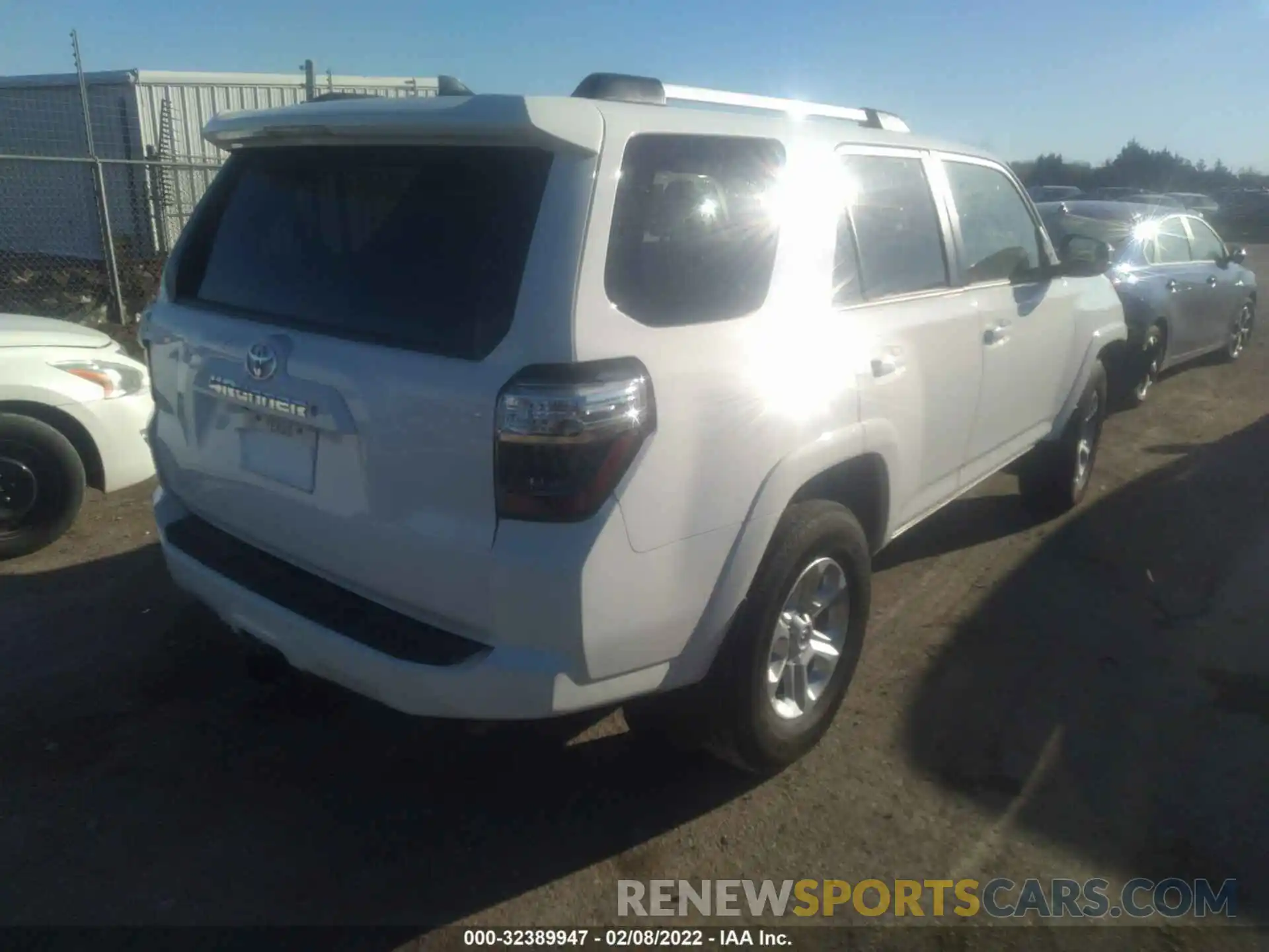 4 Photograph of a damaged car JTEEU5JR0M5232851 TOYOTA 4RUNNER 2021