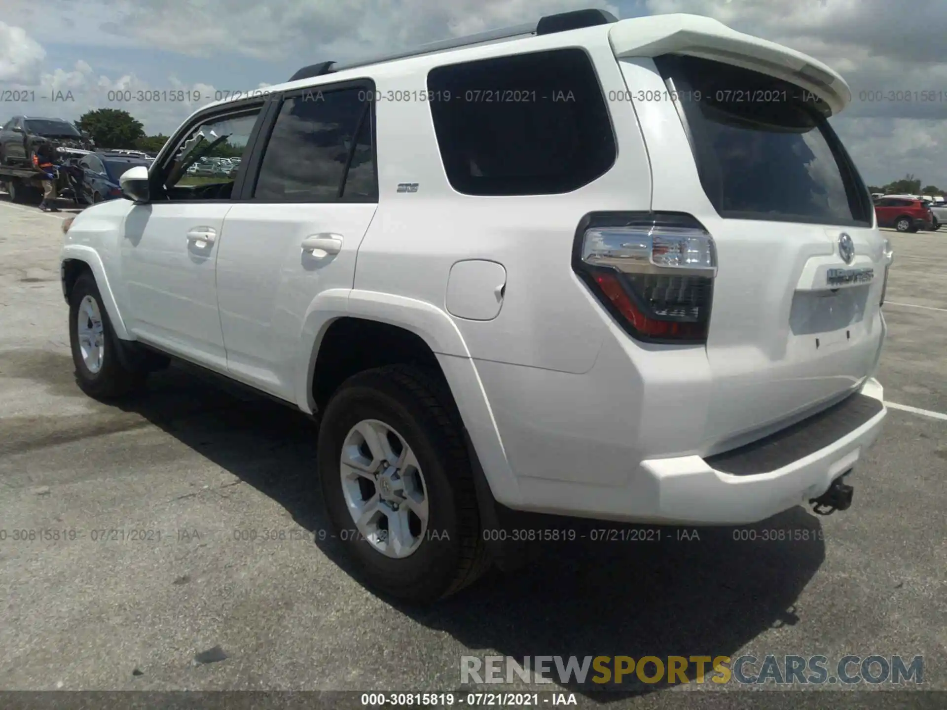 3 Photograph of a damaged car JTEEU5JR0M5240397 TOYOTA 4RUNNER 2021