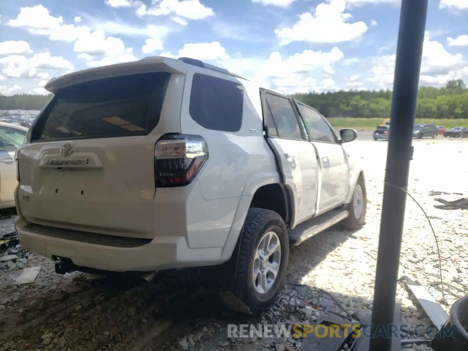 4 Photograph of a damaged car JTEEU5JR0M5240819 TOYOTA 4RUNNER 2021