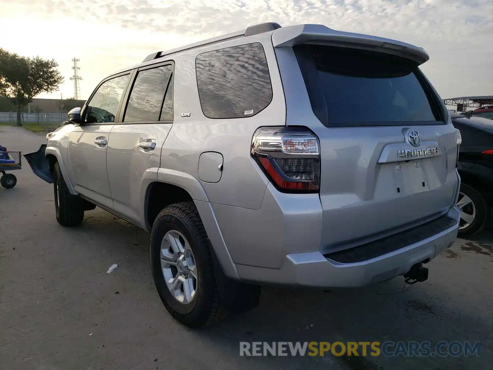 3 Photograph of a damaged car JTEEU5JR0M5242778 TOYOTA 4RUNNER 2021