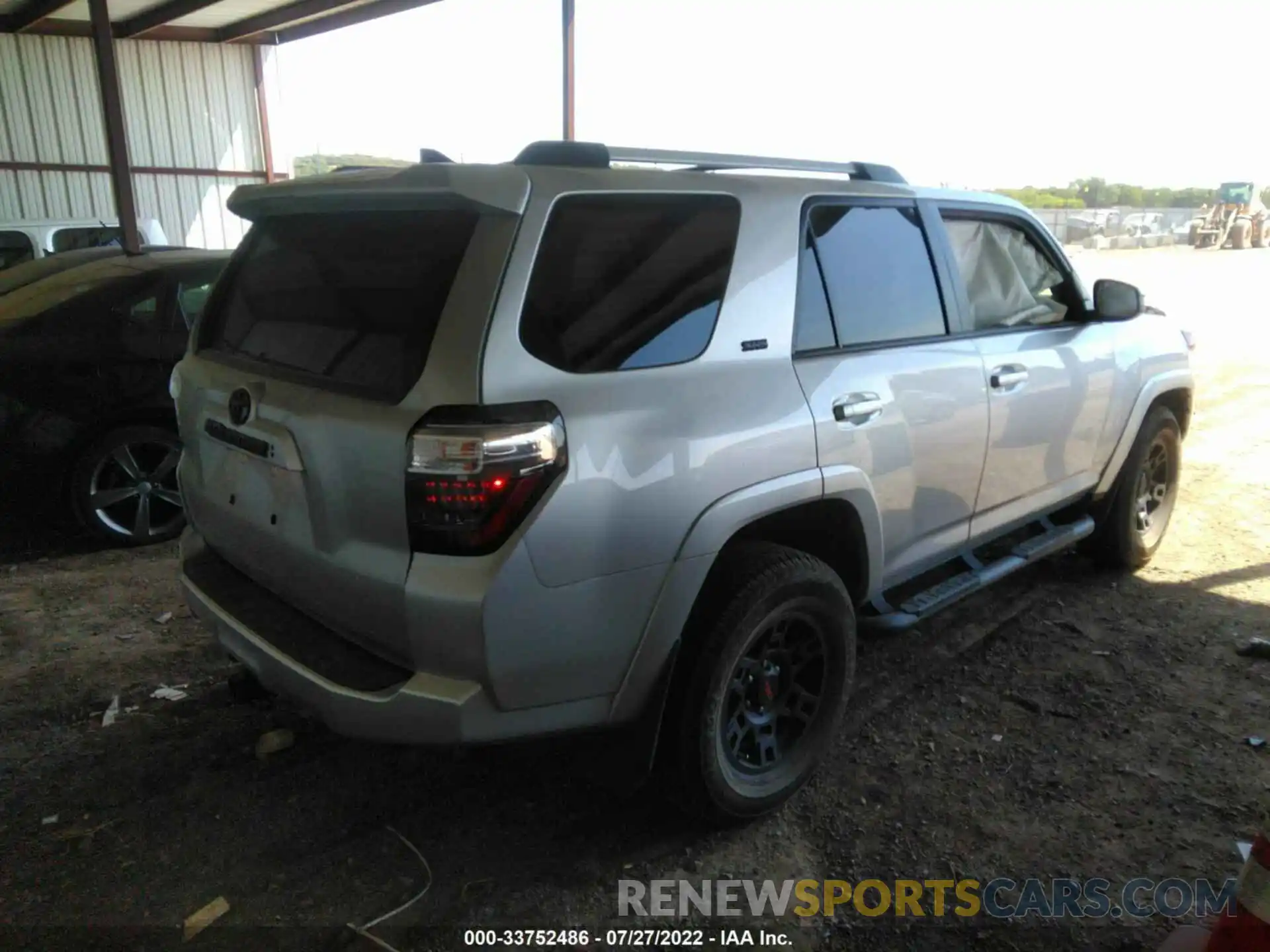 4 Photograph of a damaged car JTEEU5JR0M5249150 TOYOTA 4RUNNER 2021