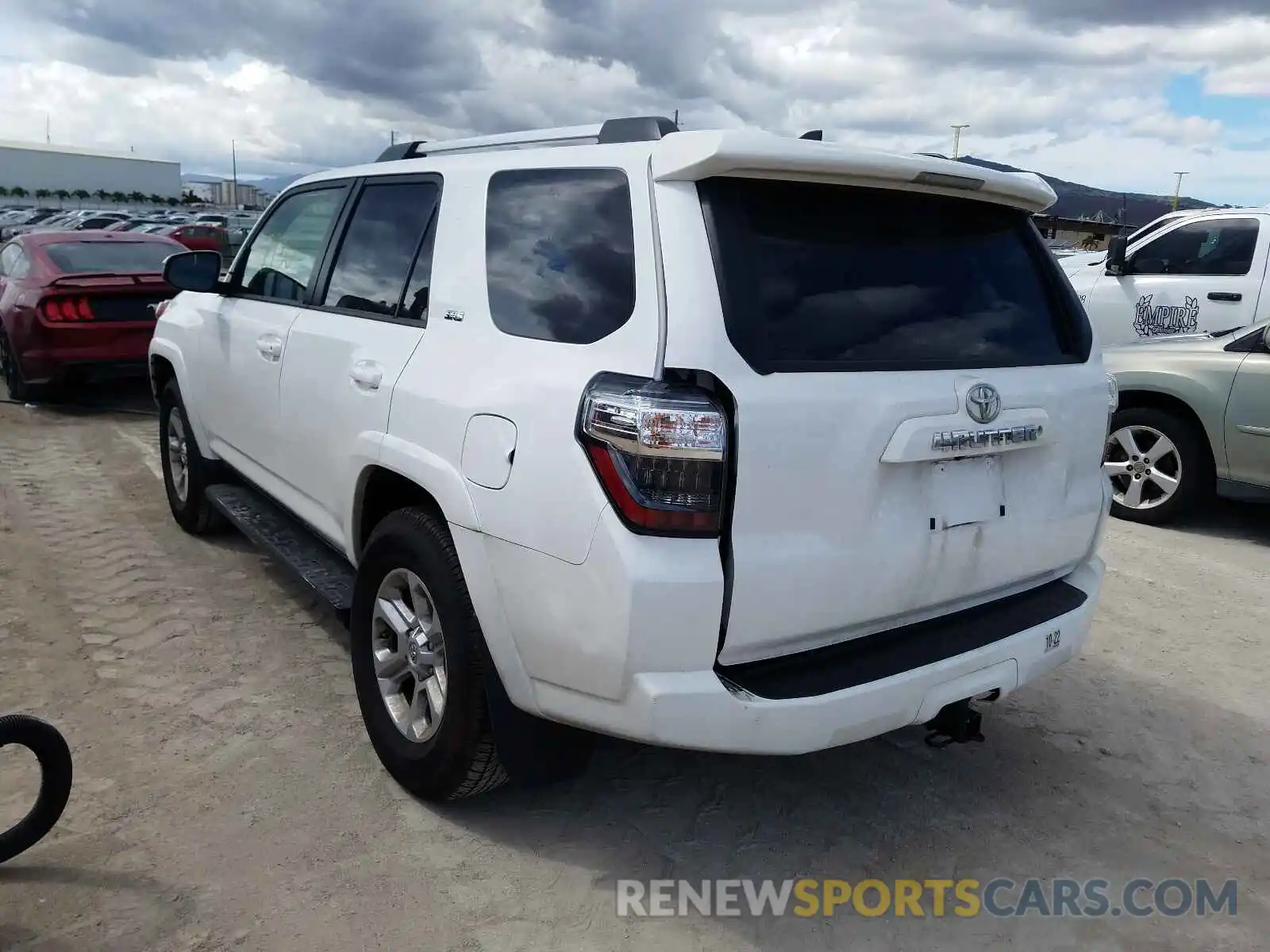 3 Photograph of a damaged car JTEEU5JR1M5230221 TOYOTA 4RUNNER 2021