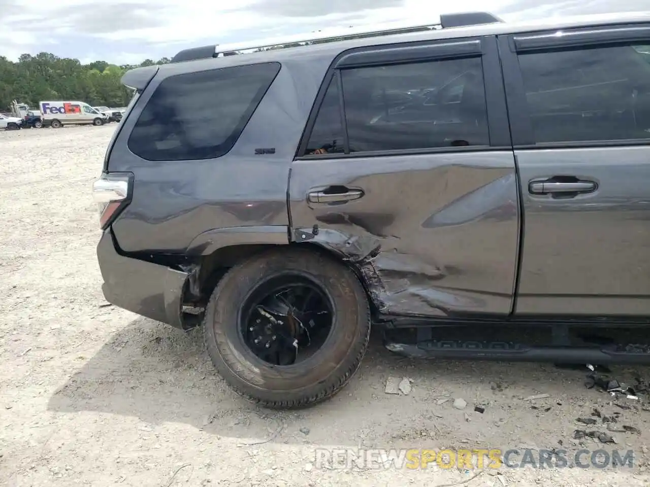 9 Photograph of a damaged car JTEEU5JR1M5230557 TOYOTA 4RUNNER 2021