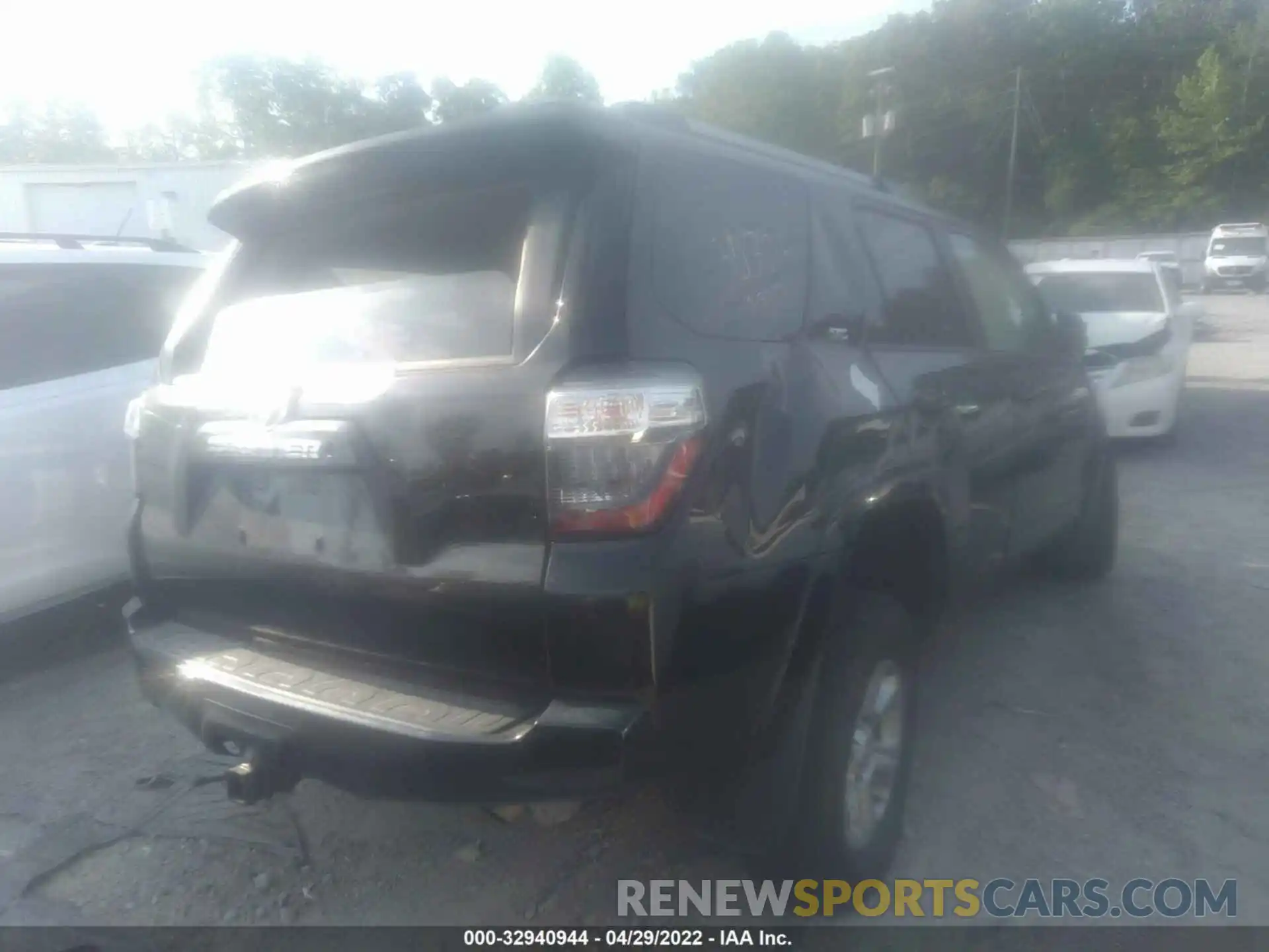 4 Photograph of a damaged car JTEEU5JR1M5230705 TOYOTA 4RUNNER 2021