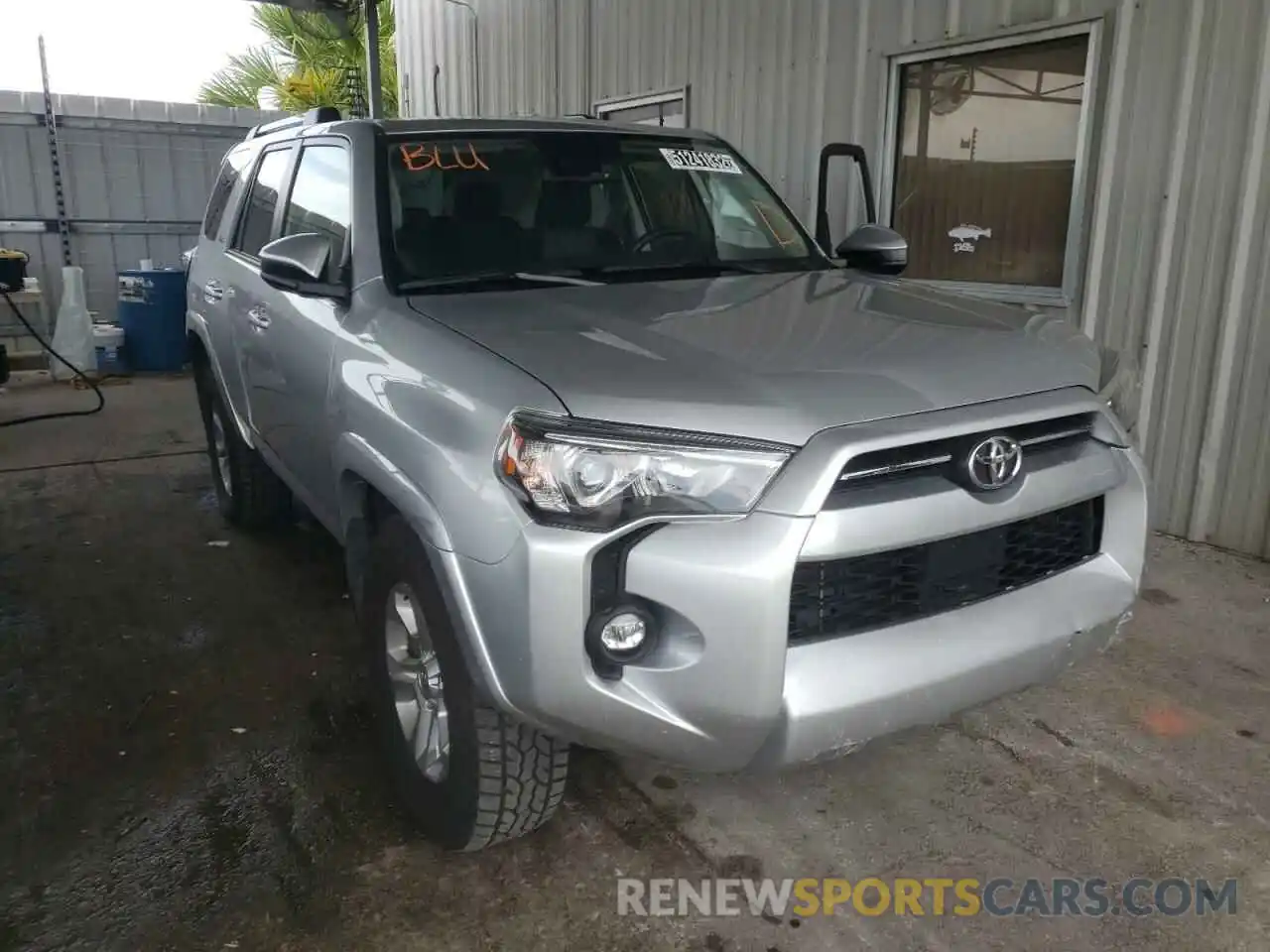 1 Photograph of a damaged car JTEEU5JR1M5232468 TOYOTA 4RUNNER 2021