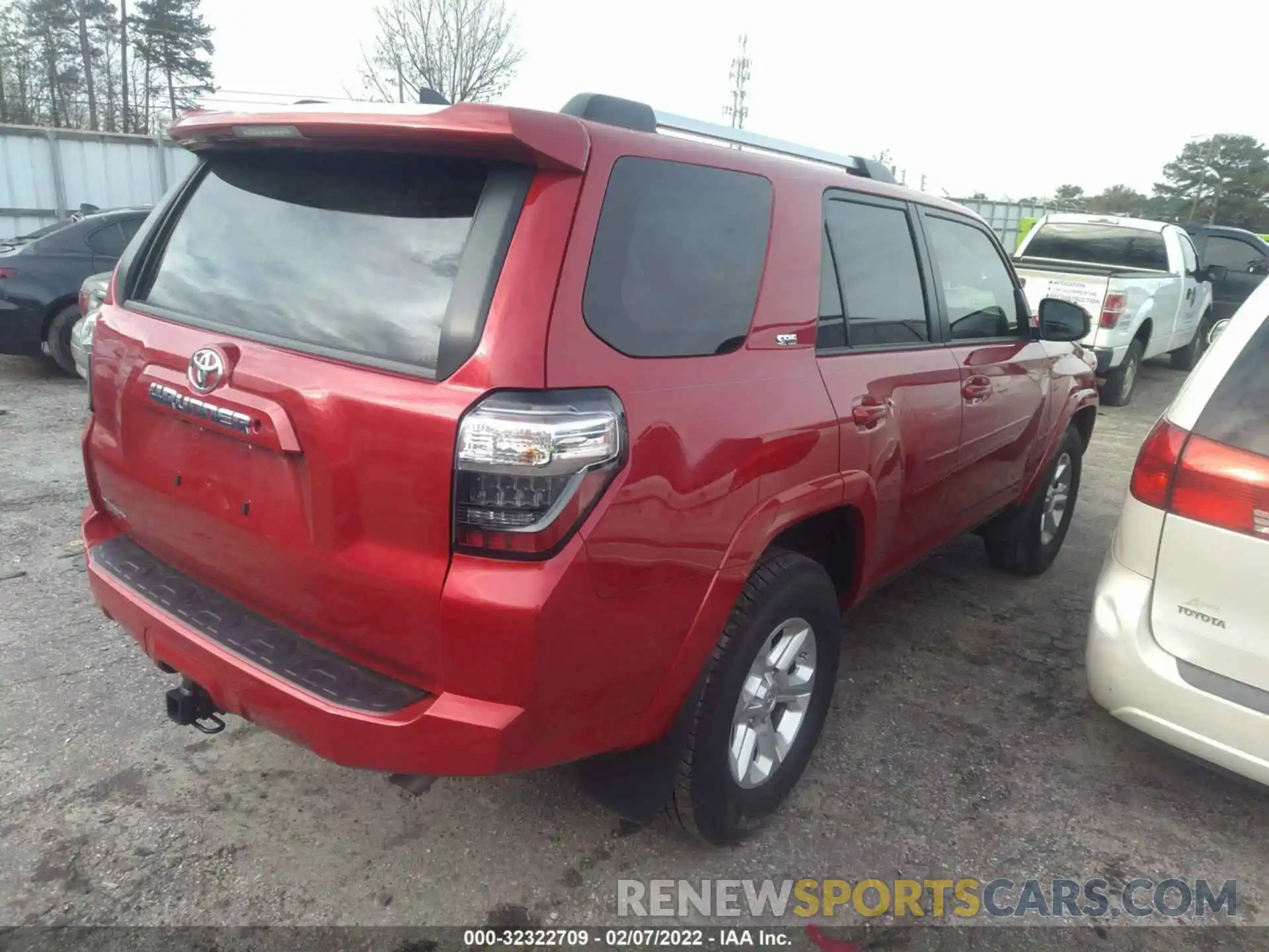 4 Photograph of a damaged car JTEEU5JR1M5237072 TOYOTA 4RUNNER 2021