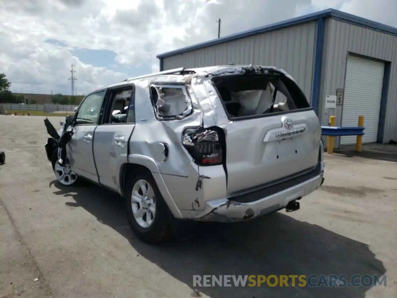 3 Photograph of a damaged car JTEEU5JR2M5229868 TOYOTA 4RUNNER 2021