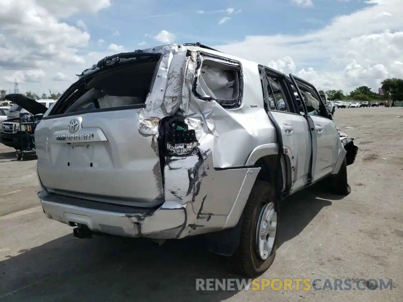 4 Photograph of a damaged car JTEEU5JR2M5229868 TOYOTA 4RUNNER 2021