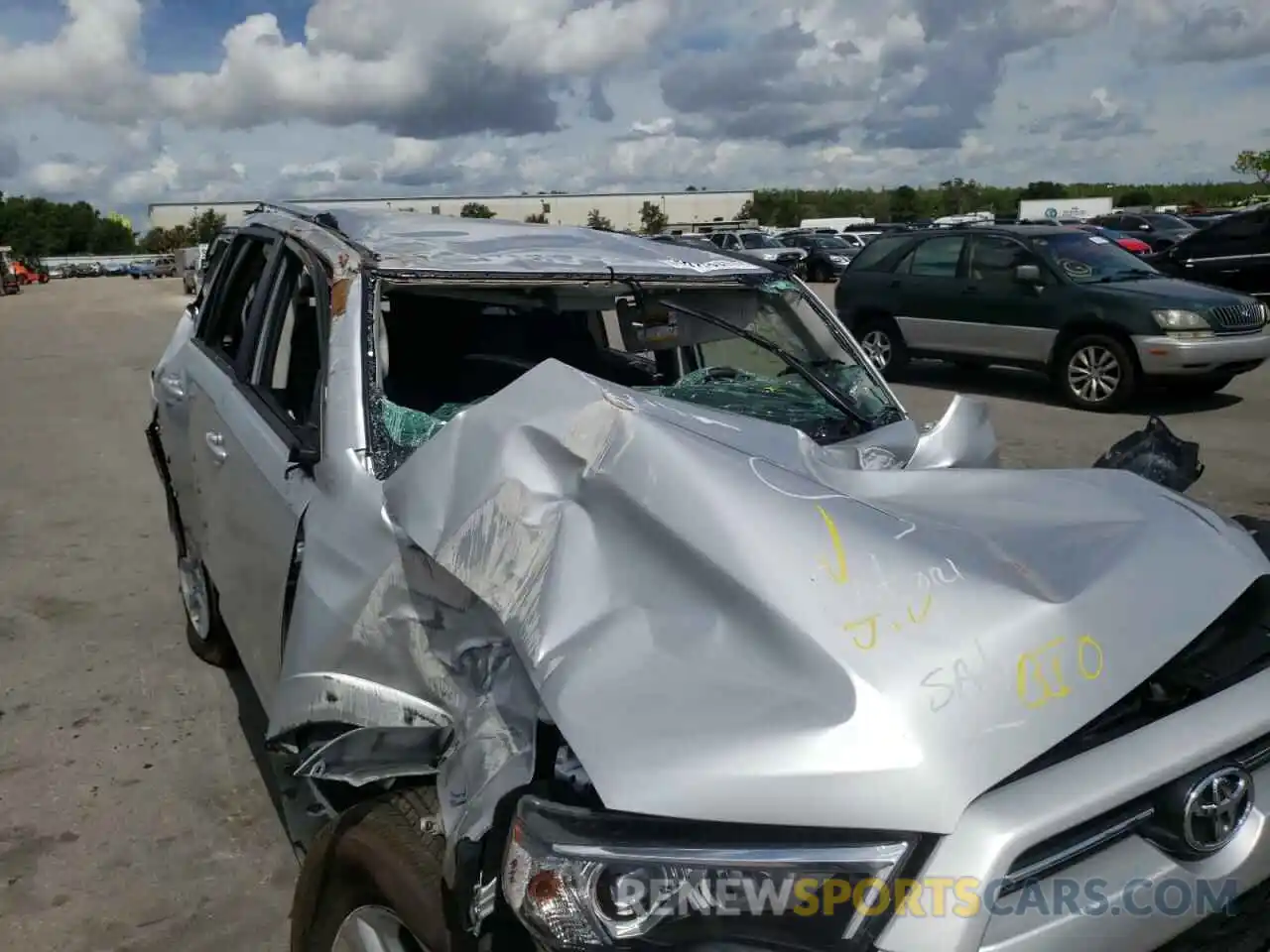 9 Photograph of a damaged car JTEEU5JR2M5229868 TOYOTA 4RUNNER 2021