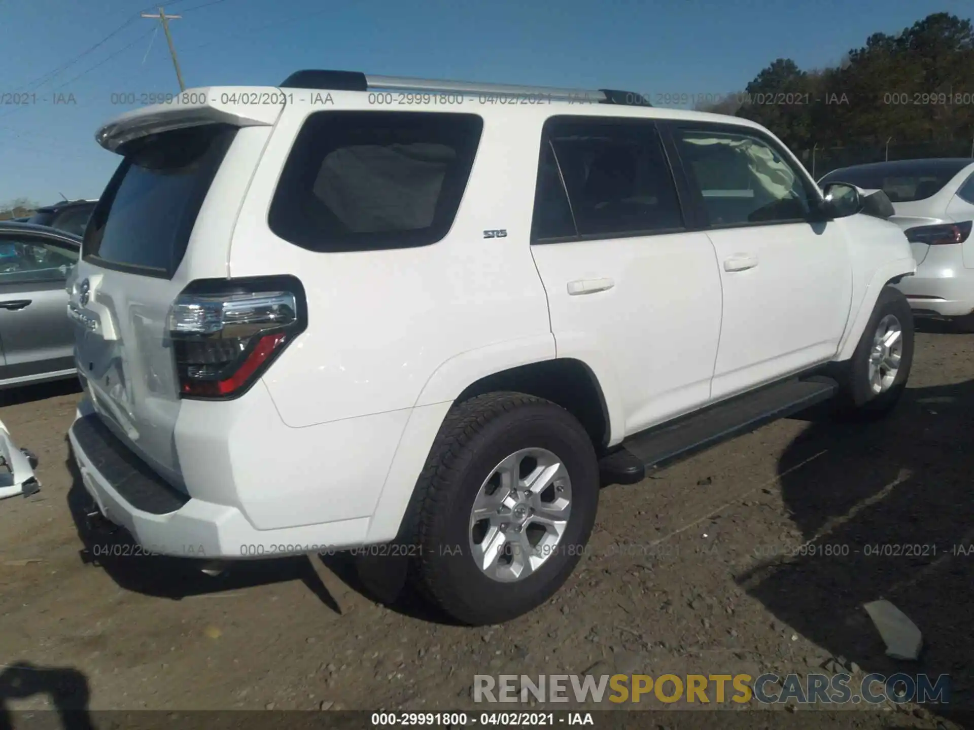 4 Photograph of a damaged car JTEEU5JR2M5234150 TOYOTA 4RUNNER 2021