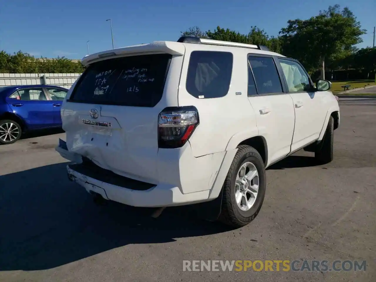 4 Photograph of a damaged car JTEEU5JR2M5242779 TOYOTA 4RUNNER 2021