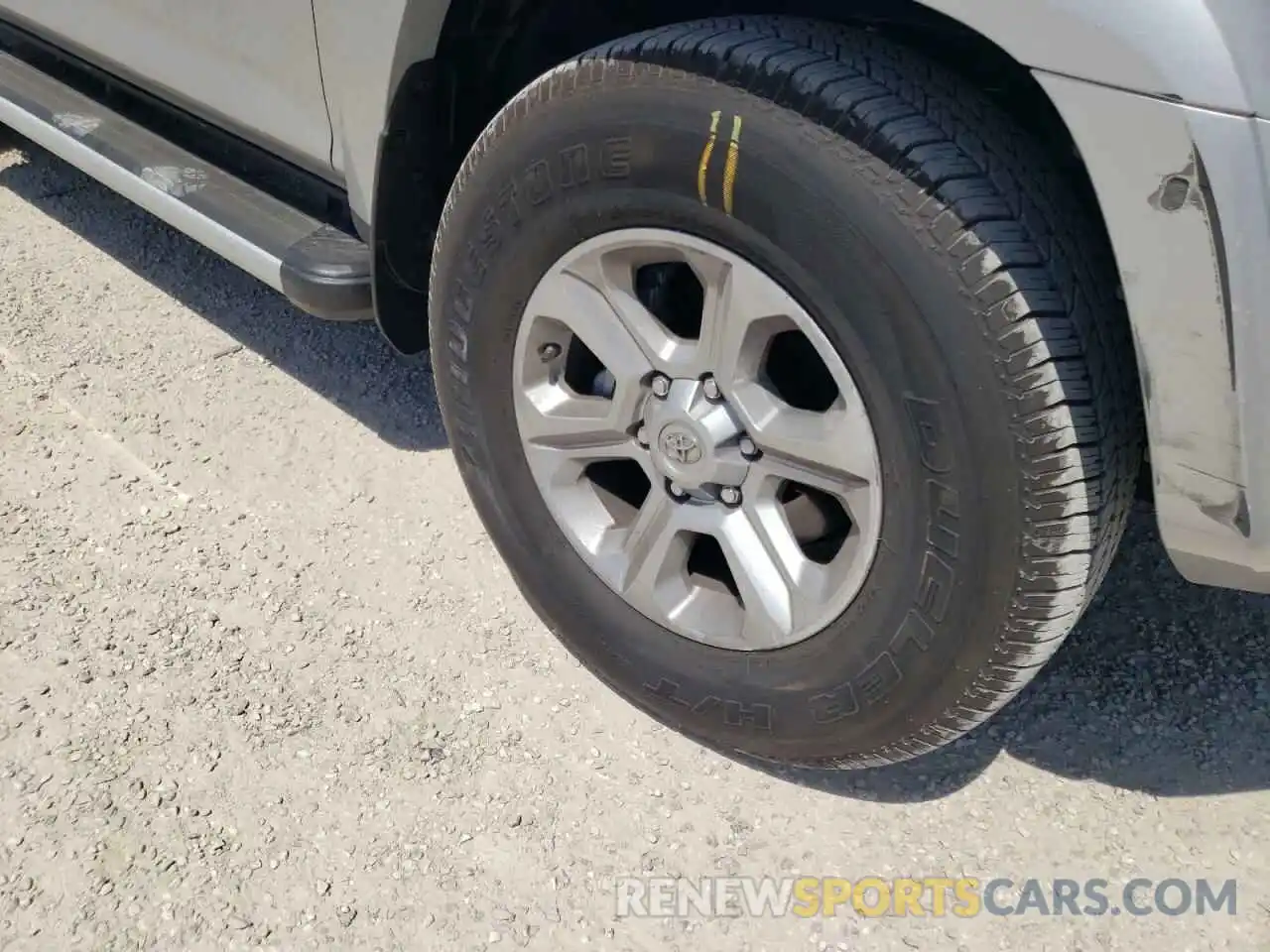 9 Photograph of a damaged car JTEEU5JR2M5245004 TOYOTA 4RUNNER 2021