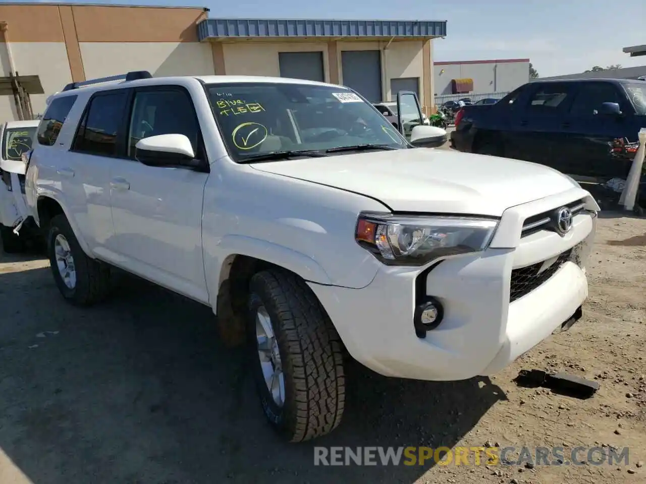 1 Photograph of a damaged car JTEEU5JR3M5233105 TOYOTA 4RUNNER 2021