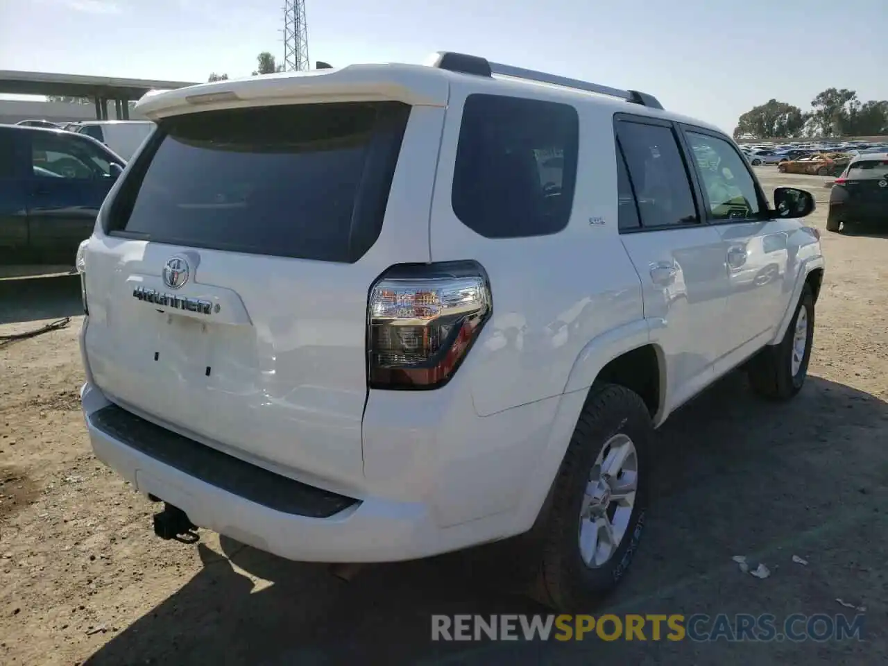 4 Photograph of a damaged car JTEEU5JR3M5233105 TOYOTA 4RUNNER 2021