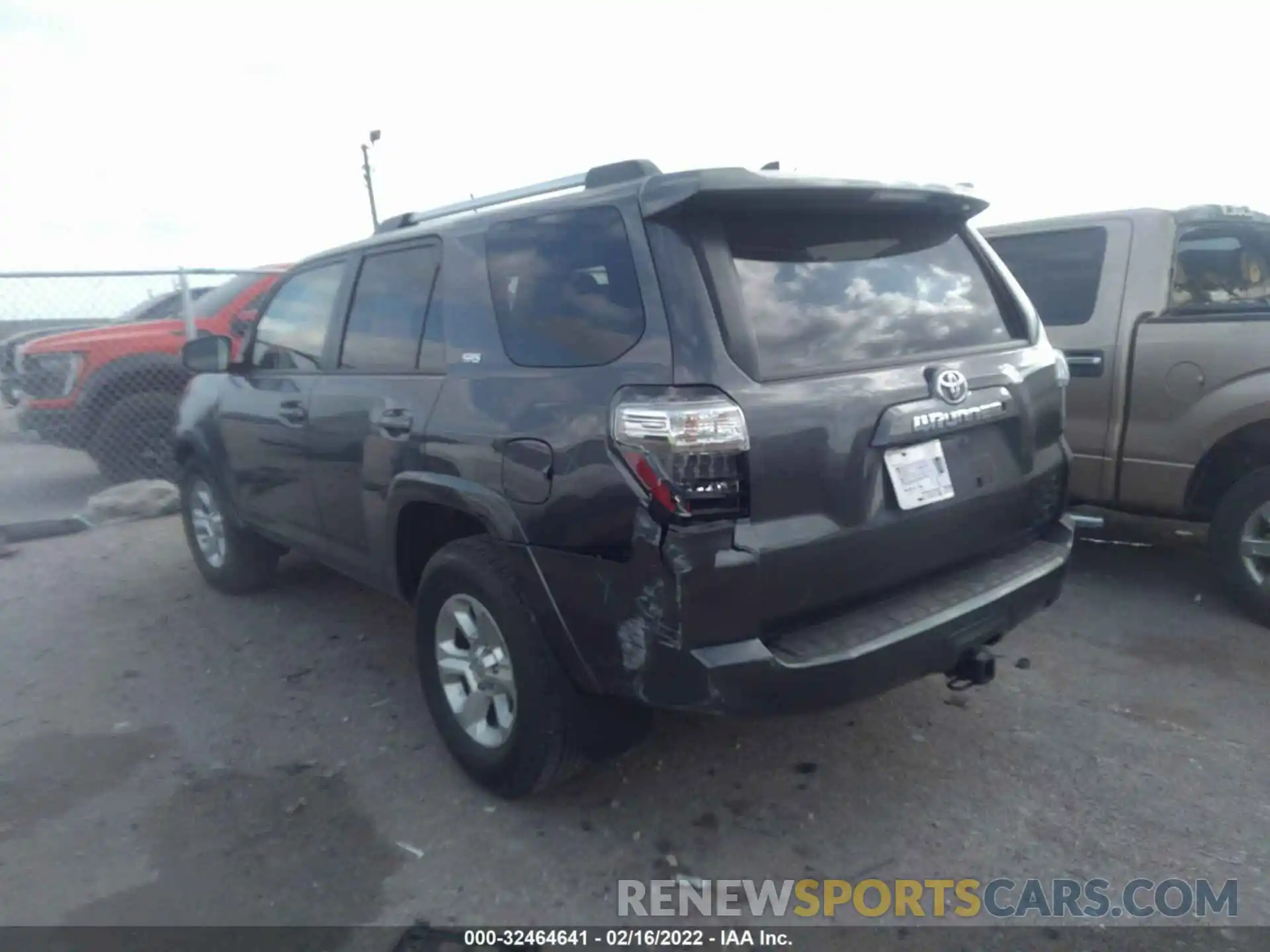 3 Photograph of a damaged car JTEEU5JR3M5233458 TOYOTA 4RUNNER 2021