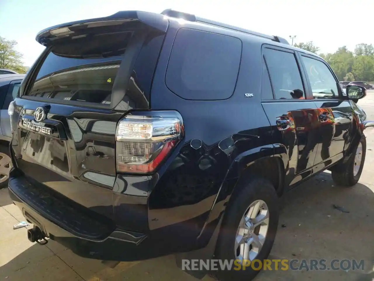 4 Photograph of a damaged car JTEEU5JR3M5233590 TOYOTA 4RUNNER 2021