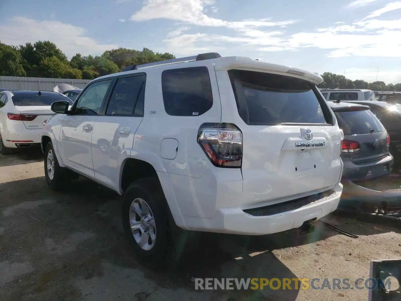 3 Photograph of a damaged car JTEEU5JR4M5243044 TOYOTA 4RUNNER 2021