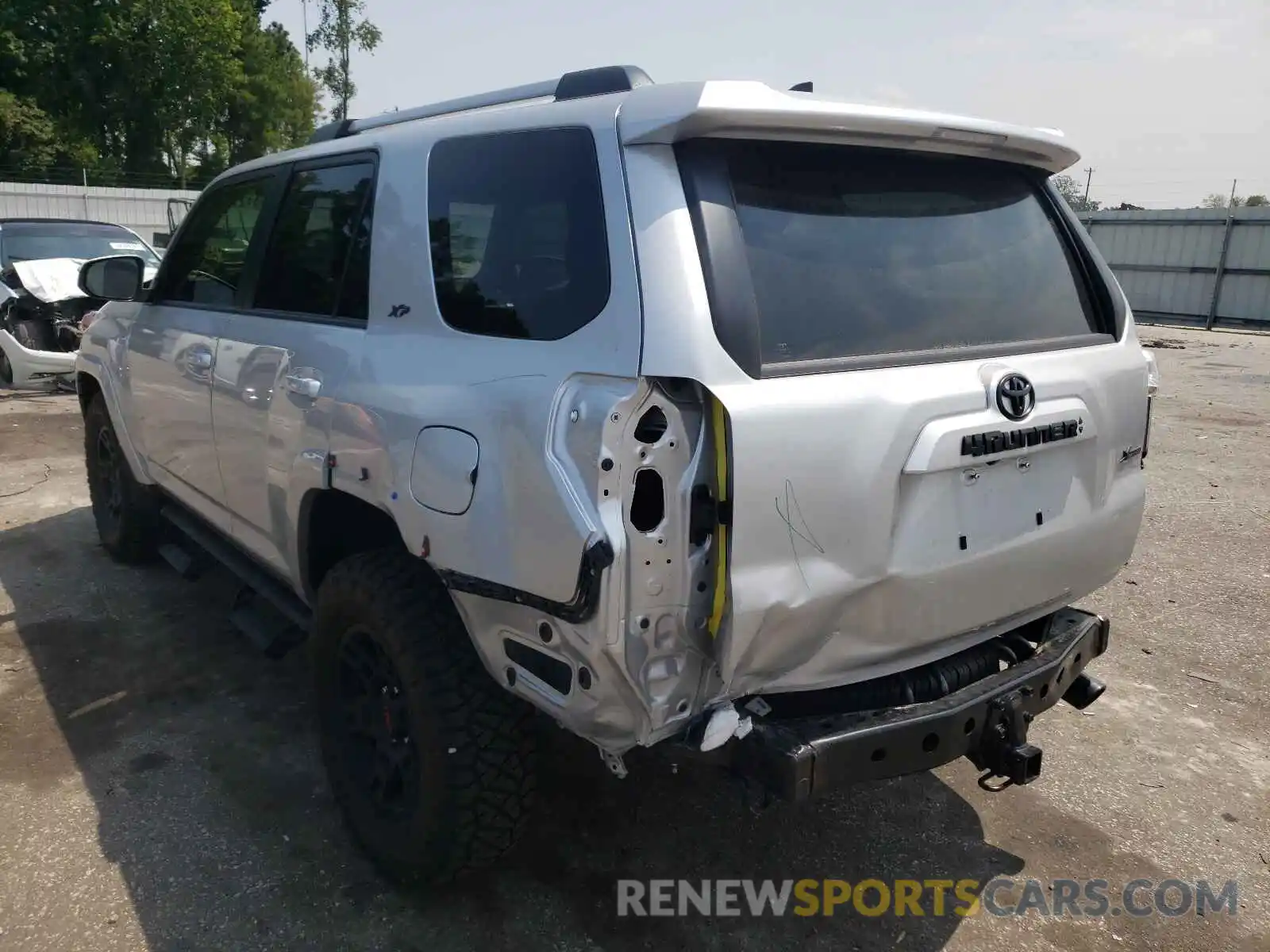 3 Photograph of a damaged car JTEEU5JR6M5240078 TOYOTA 4RUNNER 2021