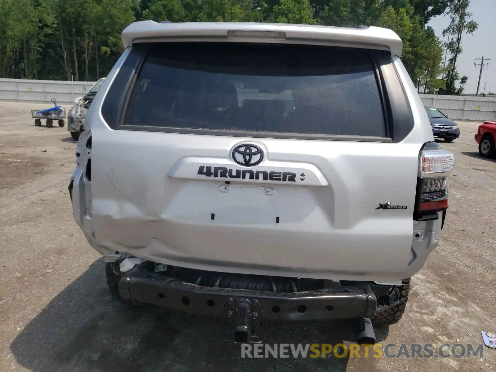 9 Photograph of a damaged car JTEEU5JR6M5240078 TOYOTA 4RUNNER 2021