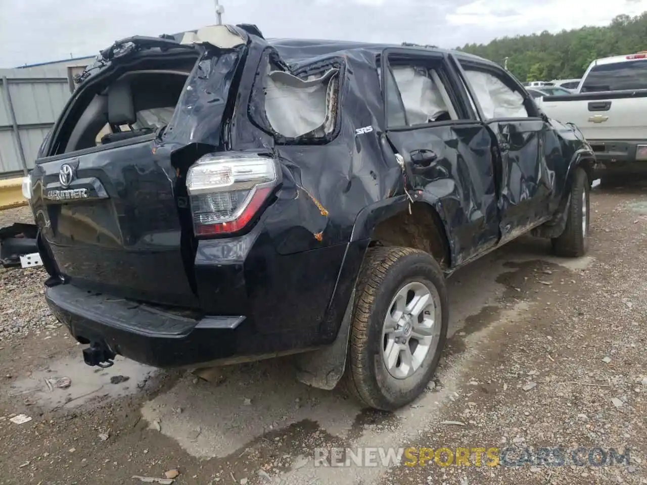 4 Photograph of a damaged car JTEEU5JR6M5242428 TOYOTA 4RUNNER 2021