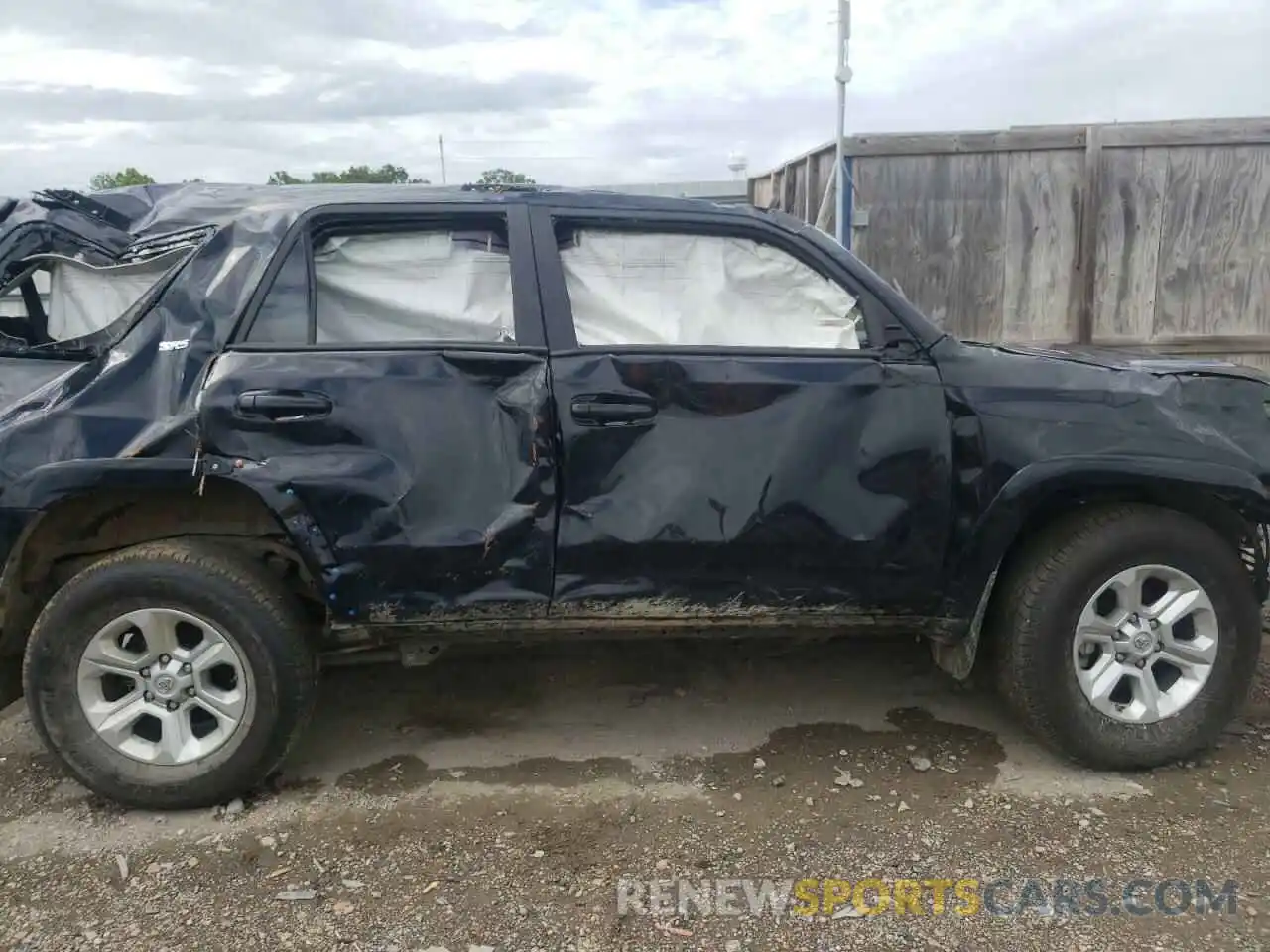 9 Photograph of a damaged car JTEEU5JR6M5242428 TOYOTA 4RUNNER 2021