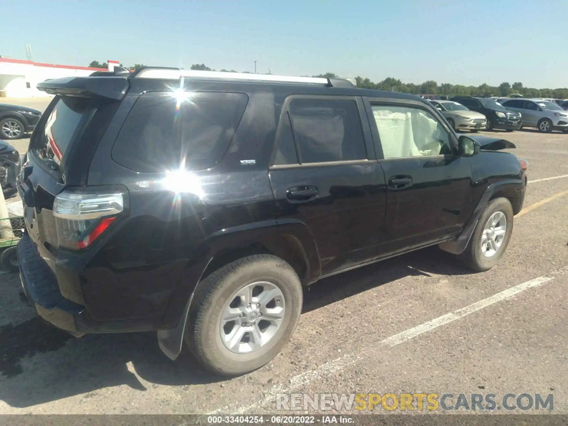 4 Photograph of a damaged car JTEEU5JR7M5230255 TOYOTA 4RUNNER 2021