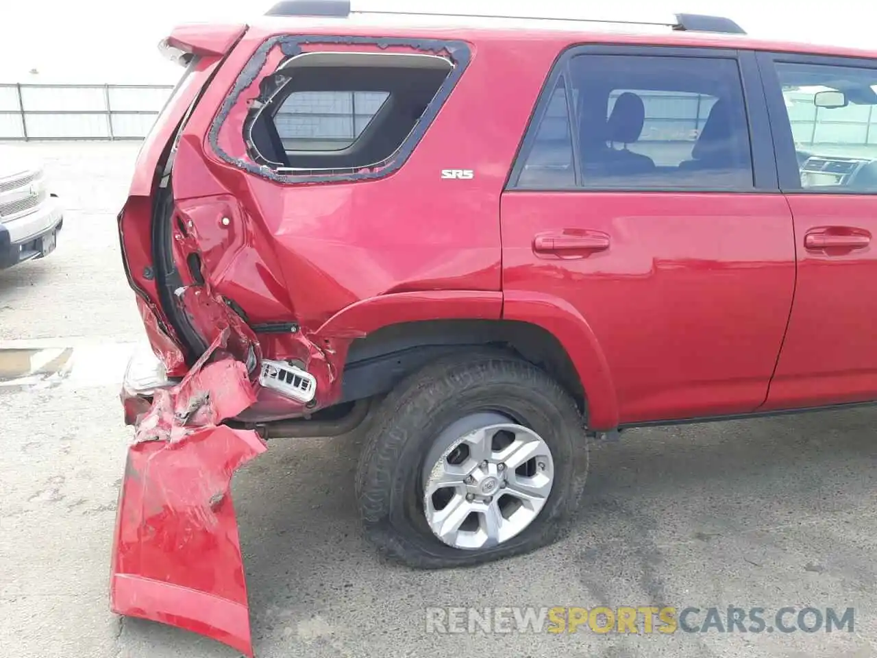 9 Photograph of a damaged car JTEEU5JR7M5234953 TOYOTA 4RUNNER 2021