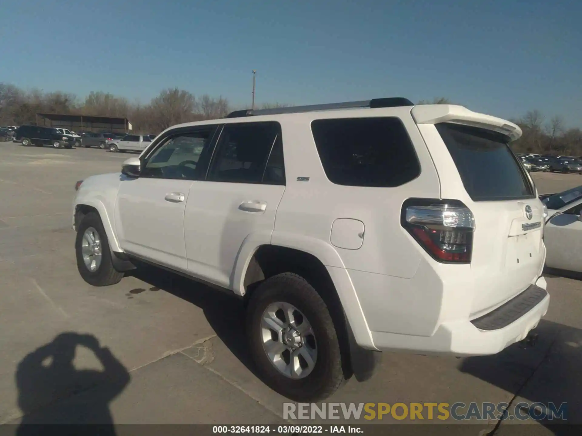 3 Photograph of a damaged car JTEEU5JR7M5240221 TOYOTA 4RUNNER 2021