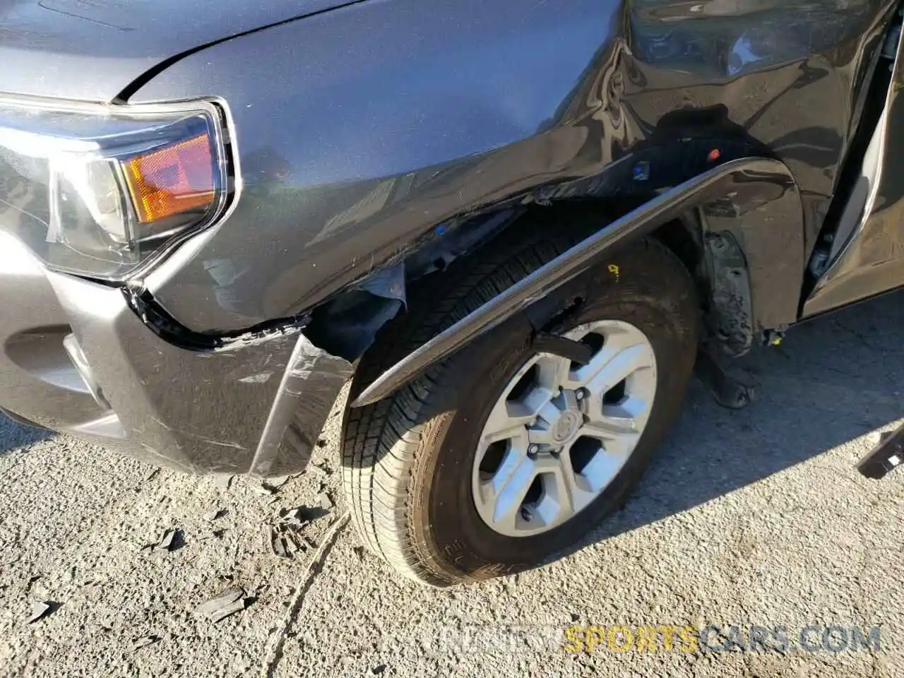 9 Photograph of a damaged car JTEEU5JR8M5233391 TOYOTA 4RUNNER 2021