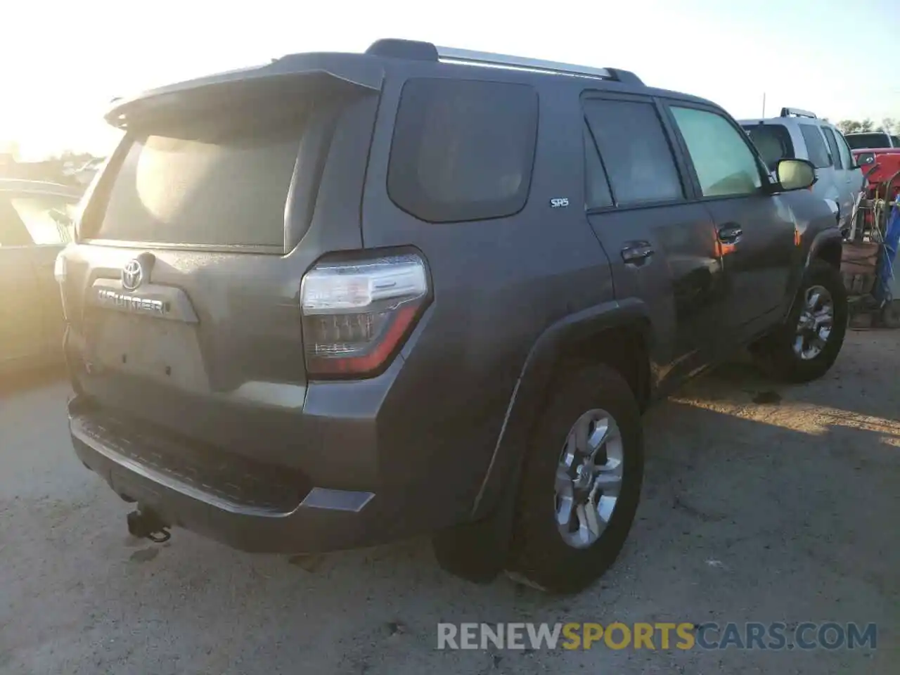 4 Photograph of a damaged car JTEEU5JR8M5234430 TOYOTA 4RUNNER 2021