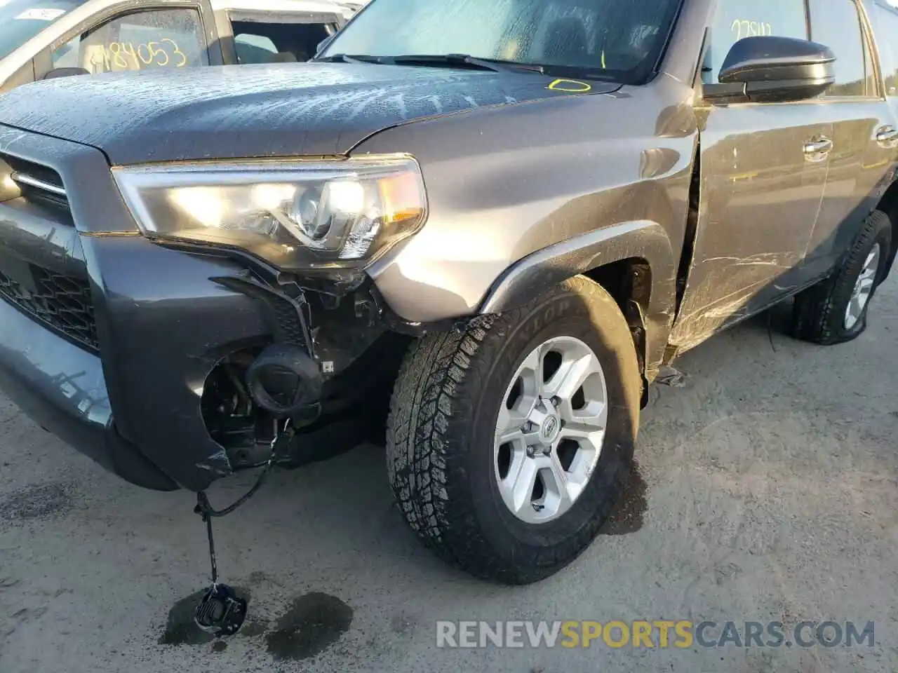 9 Photograph of a damaged car JTEEU5JR8M5234430 TOYOTA 4RUNNER 2021