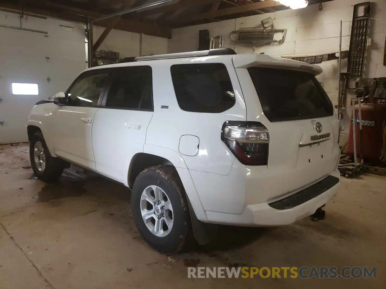 3 Photograph of a damaged car JTEEU5JR8M5235951 TOYOTA 4RUNNER 2021