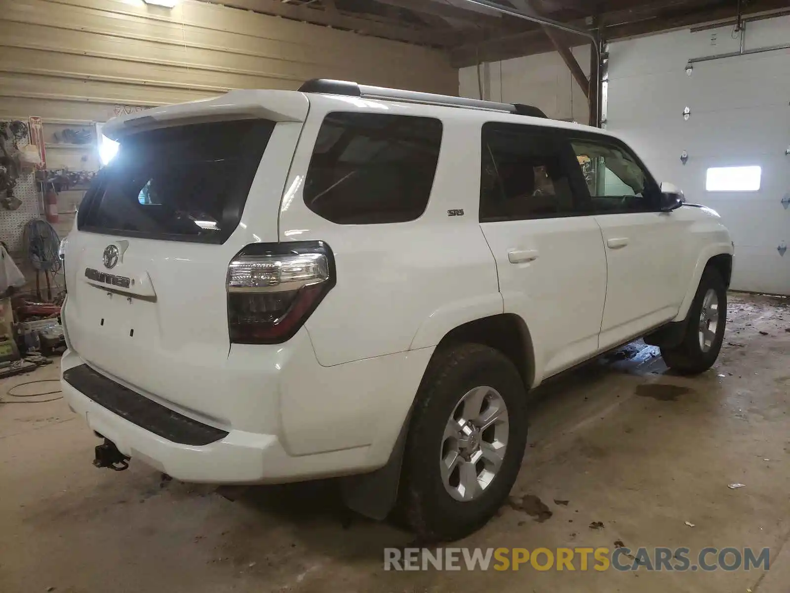 4 Photograph of a damaged car JTEEU5JR8M5235951 TOYOTA 4RUNNER 2021