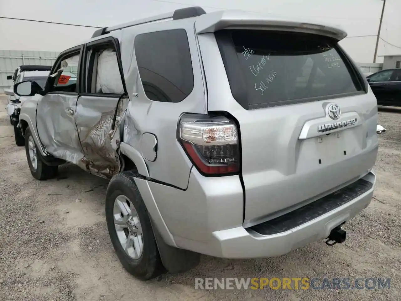 3 Photograph of a damaged car JTEEU5JR8M5238395 TOYOTA 4RUNNER 2021